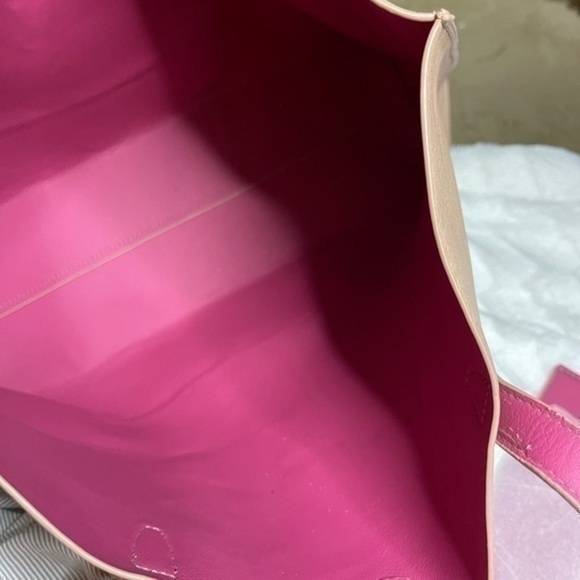 Brand new Forever 21. NWT. Cute pink interior. Very spacious. - Picture 9 of 10